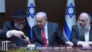 آرزوی نابودی آمریکا توسط مجری خبر آمریکایی