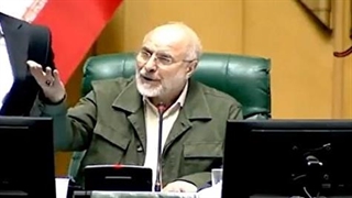 کجا نوشته که ما فقط یک بار در سال حقوق‌ها را افزایش بدهیم؟