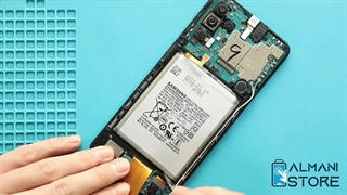 چگونه باتری گوشی سامسونگ M32 را تعویض می‌کنند؟