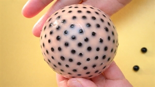 ویدیوی آرامش عمیق با مهره‌های ASMR که آب می‌شوند و می‌ترکند 