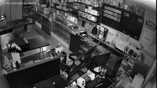 لحظه به سرقت رفتن کارت‌های پوکمون گرانقیمت از مغازه