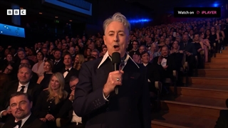 اجرای زنده اهنگ golden از هانتریکس(ایجی،ادری نونا و ری) در BAFTAs