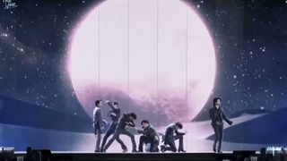 اجرای  Moonsturk در تور جهانی Walk The Line