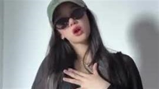 parita kiss me