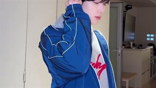 Jay & Sunoo airpods switch