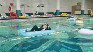 Swim از BTS ورژن استخر