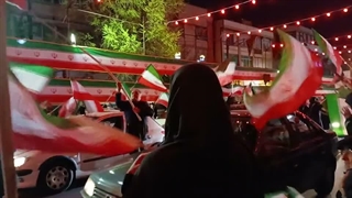 اهتزاز پرچم و حضور مردمی و خودرویی در میدان هفت حوض تهران 1405/1/15