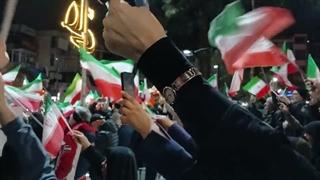تجمع مردمی و پخش سرودهای انقلابی در میدان هفت حوض تهران در جنگ رمضان 1405/1/16
