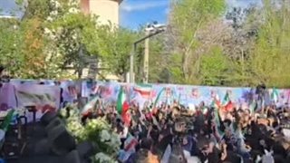 شعار مرگ بر پهلوی بی شرف اجنبی در محفل یادبود چهلمین روز شهادت دانش‌ آموزان میناب