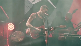 Can_Bonomo_-_Tarzım_Değil__Live__#KaraKonular(720p)