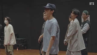 بی تی اس با Dance Practice Sketch ترک SWIM