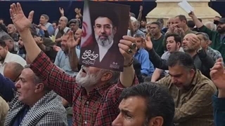 لحظاتی از دعای توسل جمکران بانوای حاج علی مهدوی اردیبهشت۱۴۰۵