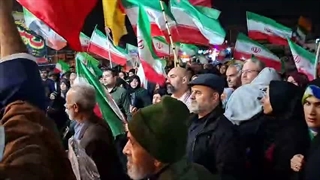 مردم آمل در هفتاد و هفتمین شب در تجمع مردمی جنگ رمضان