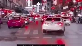 خب مث اینکه خاله لیسا خوابهههه کی میاد بارممم لباس عروس بگیرههههه