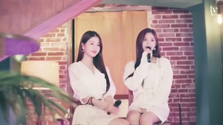 کاور Strawberry moon توسط Wonyoung و Leeseo