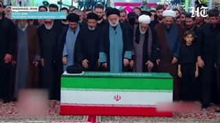 اقامه‌ نماز بر پیکر رهبری شهید توسط فرزند ارشد ایشان