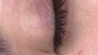 خط چشم و بن مژه سالن زیبایی مریم پرتو همدان