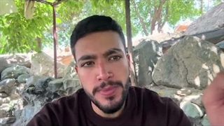 گوه میخوره دشمنم بشه...:)
