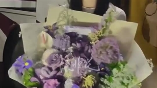 اینجا هم آهنگی که درباره چین چانگ‌گه نوشته بود رو خوند^_____^