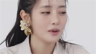 منتشر شده از مینی برای Elle Korea وmiumiu