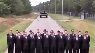 تست ترمز تانک لئوپارد ۲ (Leopard 2) در هلند و اعتماد مهندسین سازنده با صف کشیدن مقابل تانک ۶۰ تنی با حداکثر سرعت