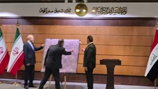 هدیه هیئت پارلمانی ایران به الحلبوسی در سفر قالیباف به بغداد