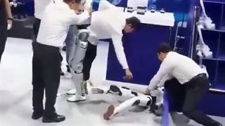 لحظه عجیب تشنج یک ربات انسان‌نما
