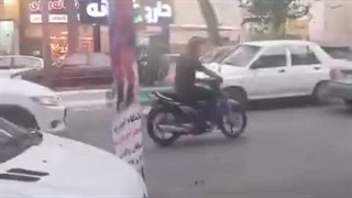 رانندگی عجیب یک خانم