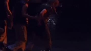 فیلم لحظه ی زمین خوردن مینهو تو کنسرت ای مادرررررررر دورت بگردم من پسرمم
