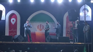 اینبار، روی سن میدون انقلاب، بجای صدای مجری و مداح، فریاد مطالبات مردم را می شنوید.‌ چه کسی جلو علی الاصول امام ایستاد؟