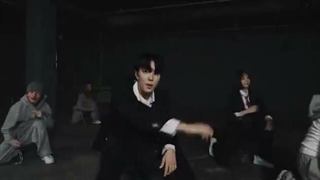 Dance cover اهنگgrowl(EXO) توسط این گوگولیاا
