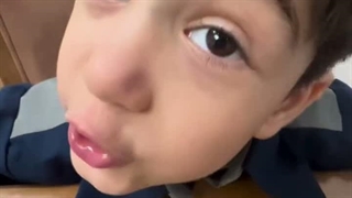 این پسره چقدر دوست منه-