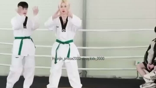 بله دیگه ! از هر انگشت این بزرگوار یک هنر میبارد!/ماشالله پسر چان چه میکند-_-